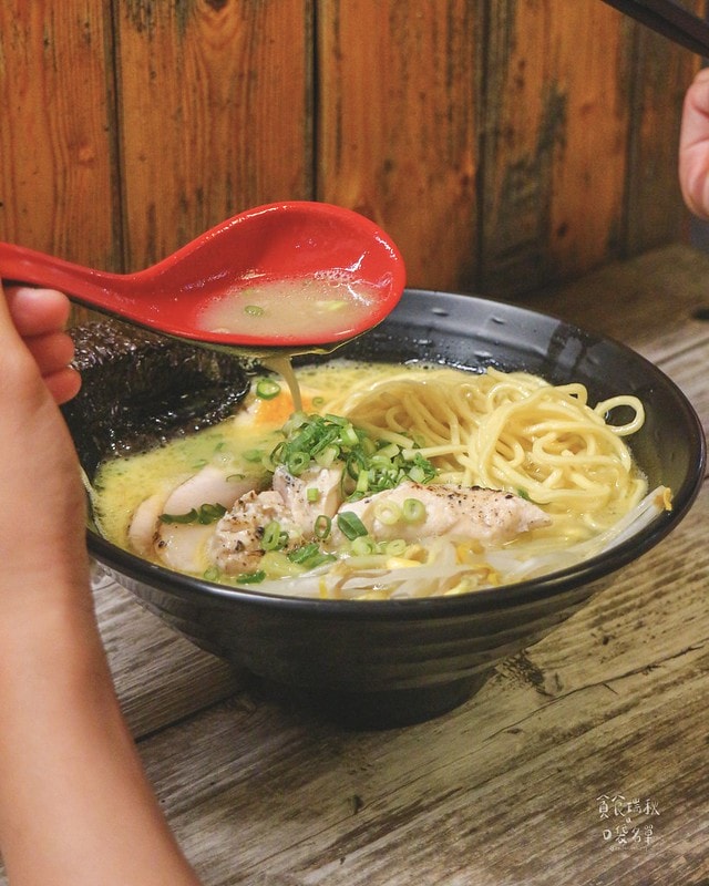 屏東恆春｜隱身在巷內日式氣氛攤車，純粹湯底雞白湯拉麵｜雲鶴拉