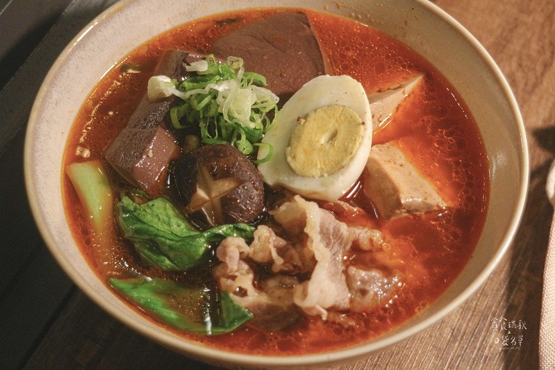 台中西屯｜隱身城市巷弄、植栽工業風氣氛平價麻辣鍋物、麵食｜壹