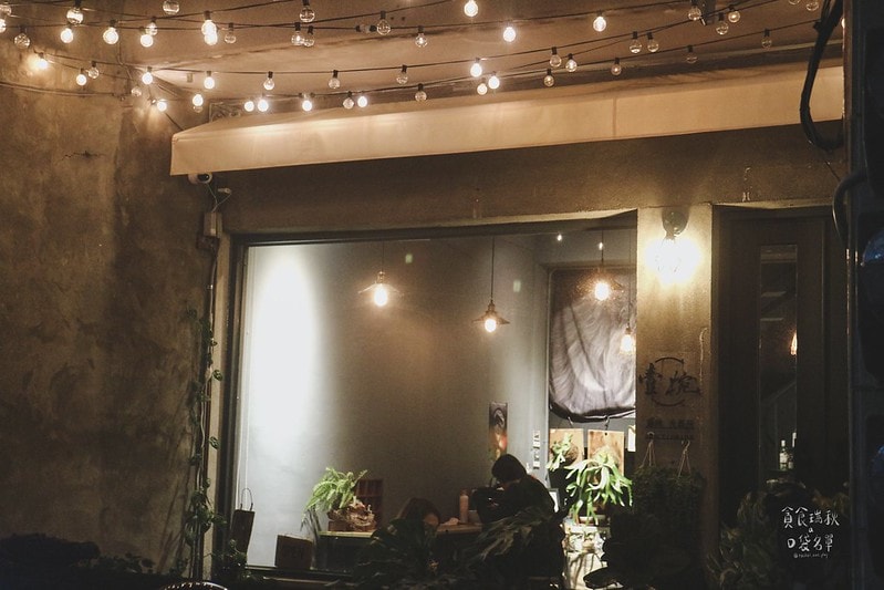 台中西屯｜隱身城市巷弄、植栽工業風氣氛平價麻辣鍋物、麵食｜壹