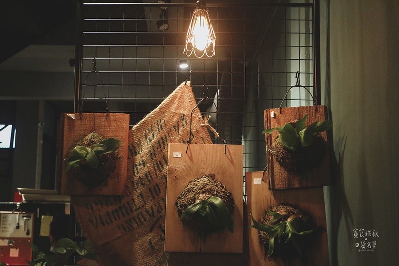 台中西屯｜隱身城市巷弄、植栽工業風氣氛平價麻辣鍋物、麵食｜壹
