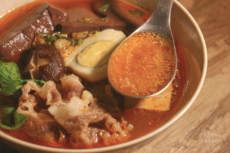 台中西屯｜隱身城市巷弄、植栽工業風氣氛平價麻辣鍋物、麵食｜壹