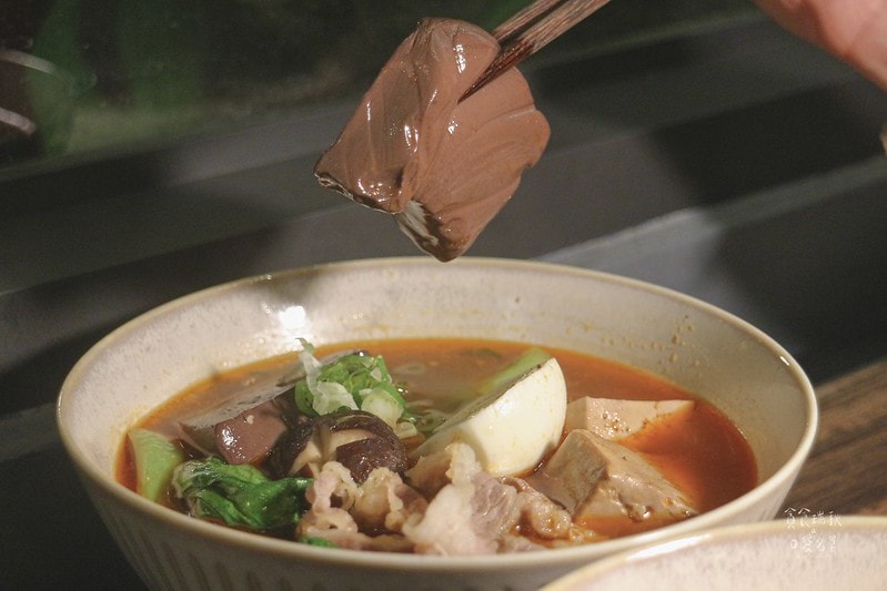 台中西屯｜隱身城市巷弄、植栽工業風氣氛平價麻辣鍋物、麵食｜壹