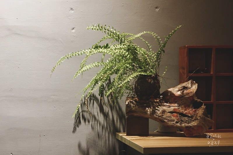 台中西屯｜隱身城市巷弄、植栽工業風氣氛平價麻辣鍋物、麵食｜壹