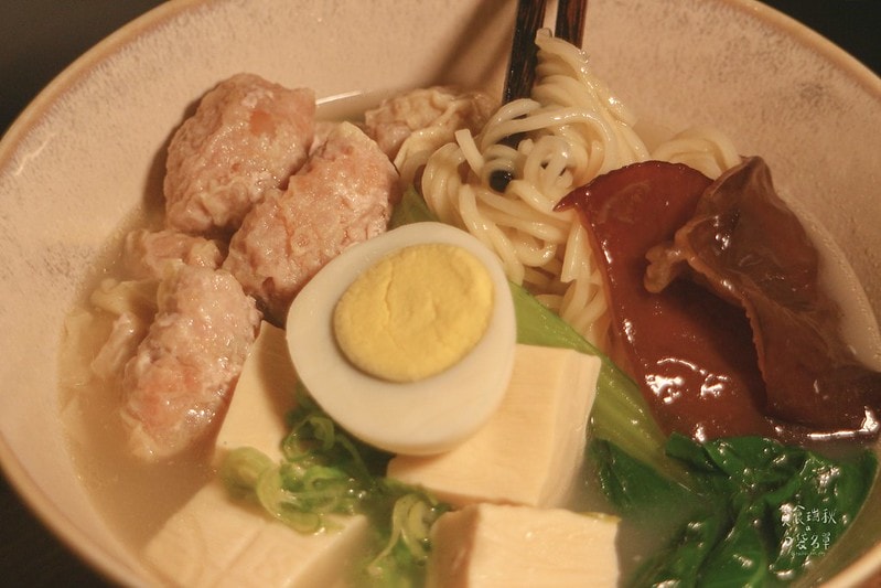 台中西屯｜隱身城市巷弄、植栽工業風氣氛平價麻辣鍋物、麵食｜壹