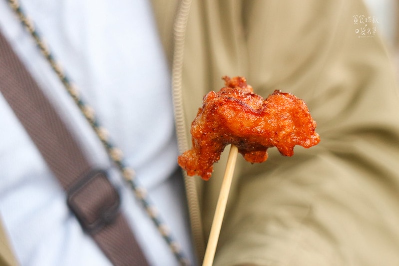 台北士林｜現點現炸、加入鮮奶和焦糖醃製的炸雞，外酥薄脆、內軟