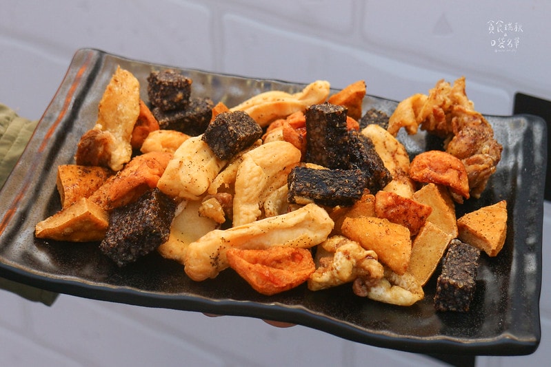台北士林｜現點現炸、加入鮮奶和焦糖醃製的炸雞，外酥薄脆、內軟