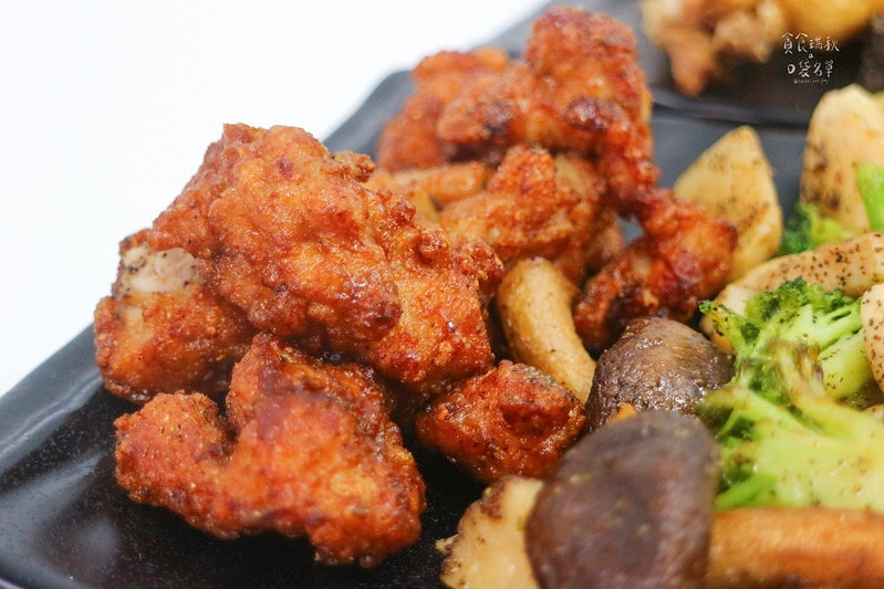 台北士林｜現點現炸、加入鮮奶和焦糖醃製的炸雞，外酥薄脆、內軟