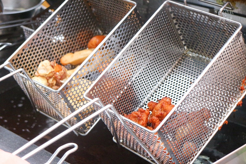 台北士林｜現點現炸、加入鮮奶和焦糖醃製的炸雞，外酥薄脆、內軟