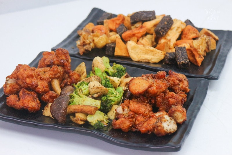 台北士林｜現點現炸、加入鮮奶和焦糖醃製的炸雞，外酥薄脆、內軟
