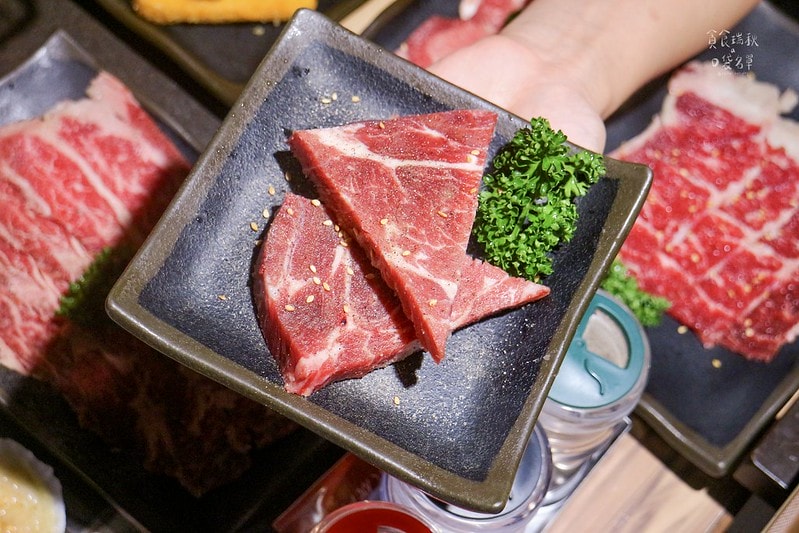 台中西區｜寵物友善首選、和牛干貝生蠔高檔食材任你點！台中燒肉