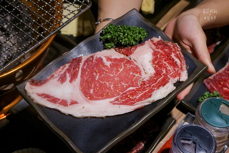 台中西區｜寵物友善首選、和牛干貝生蠔高檔食材任你點！台中燒肉