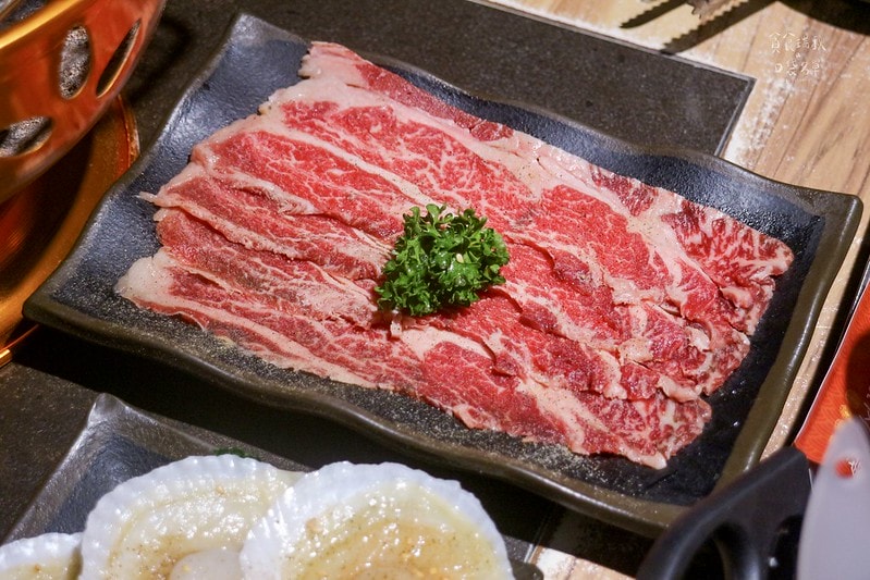 台中西區｜寵物友善首選、和牛干貝生蠔高檔食材任你點！台中燒肉