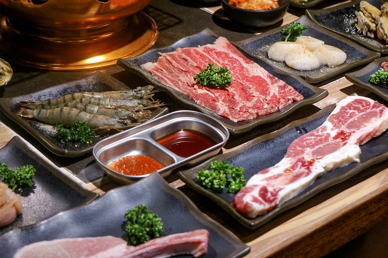 台中西區｜寵物友善首選、和牛干貝生蠔高檔食材任你點！台中燒肉