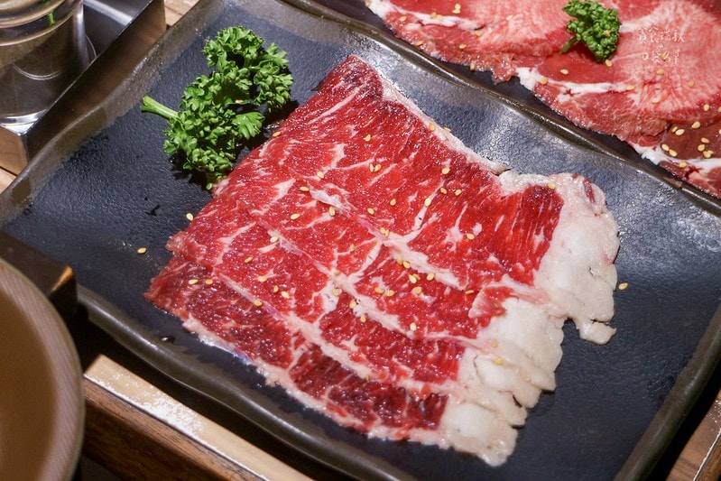 台中西區｜寵物友善首選、和牛干貝生蠔高檔食材任你點！台中燒肉