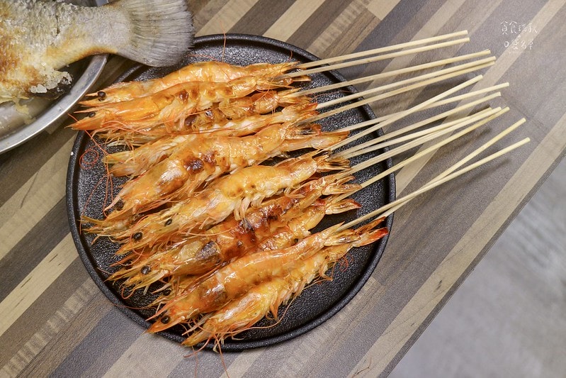 台中北區｜真材實料高CP值宵夜，桶仔雞、烤魚、串燒、熱炒一次