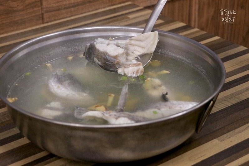 台中北區｜真材實料高CP值宵夜，桶仔雞、烤魚、串燒、熱炒一次