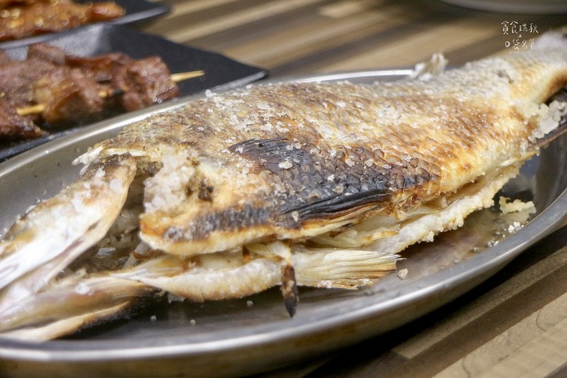 台中北區｜真材實料高CP值宵夜，桶仔雞、烤魚、串燒、熱炒一次