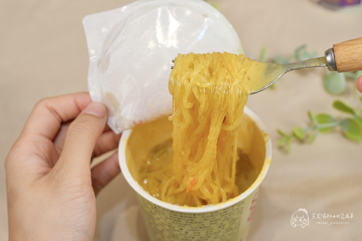 超商美食|宵夜不罪惡!龍口粉絲三款湯品開箱!麻辣燙、巧達濃湯、咖哩粉絲通通有|龍口粉絲 - 第27張圖