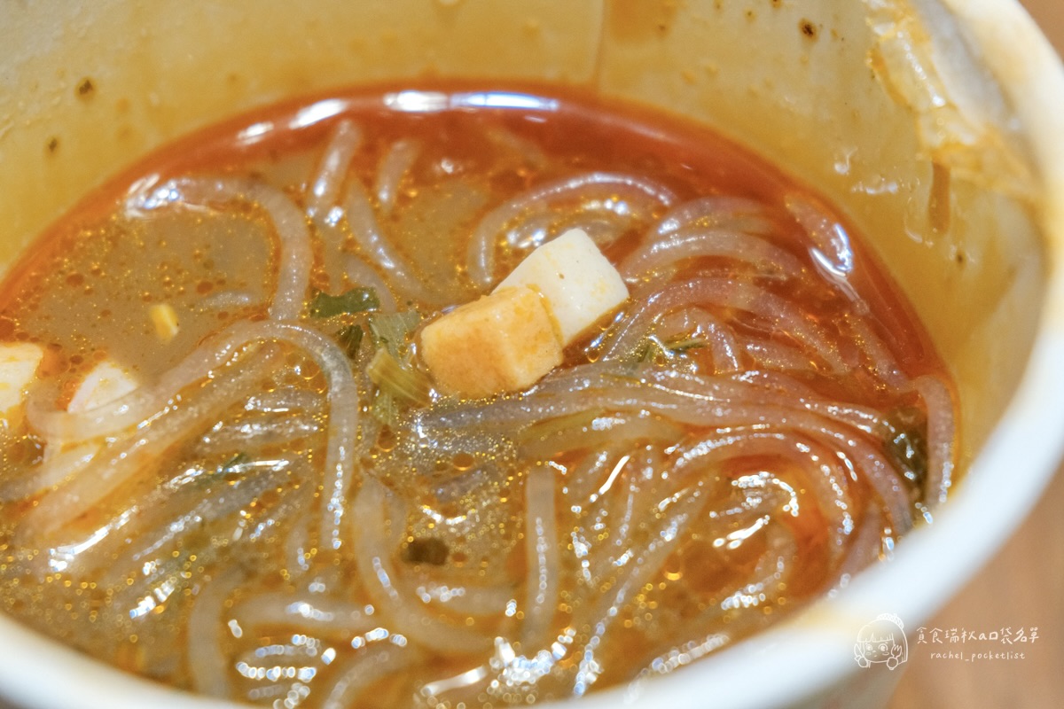 超商美食|宵夜不罪惡!龍口粉絲三款湯品開箱!麻辣燙、巧達濃湯、咖哩粉絲通通有|龍口粉絲 - 第18張圖