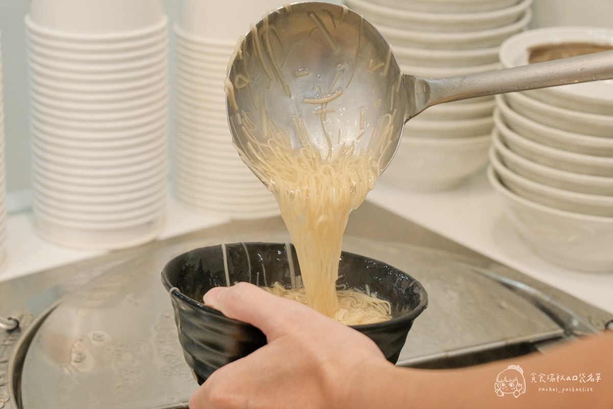 有糊同享 雞湯麵線糊｜雞湯煮的麵線！吃過一次就回不去！滿滿真材實料的暖心小吃