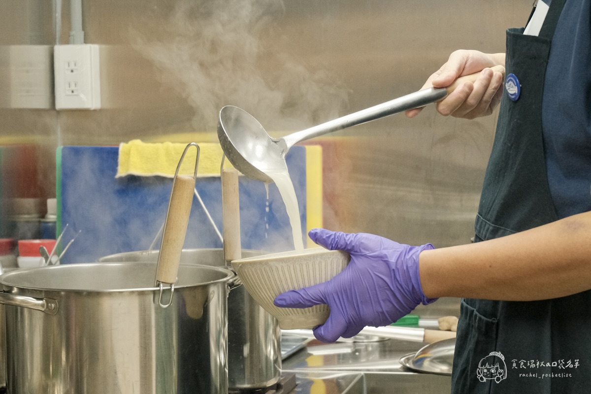 灣guán濃湯麵｜第五季黑白主題 冬季暖心新上線！藥燉豬腱腿紅麵線、白玉酸菜五花濃湯麵必點推薦