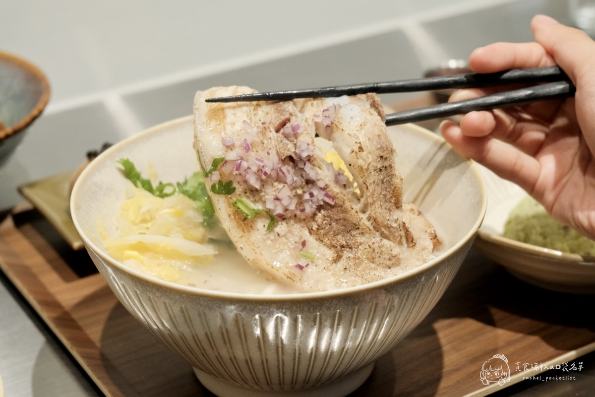 灣guán濃湯麵｜第五季黑白主題 冬季暖心新上線！藥燉豬腱腿紅麵線、白玉酸菜五花濃湯麵必點推薦