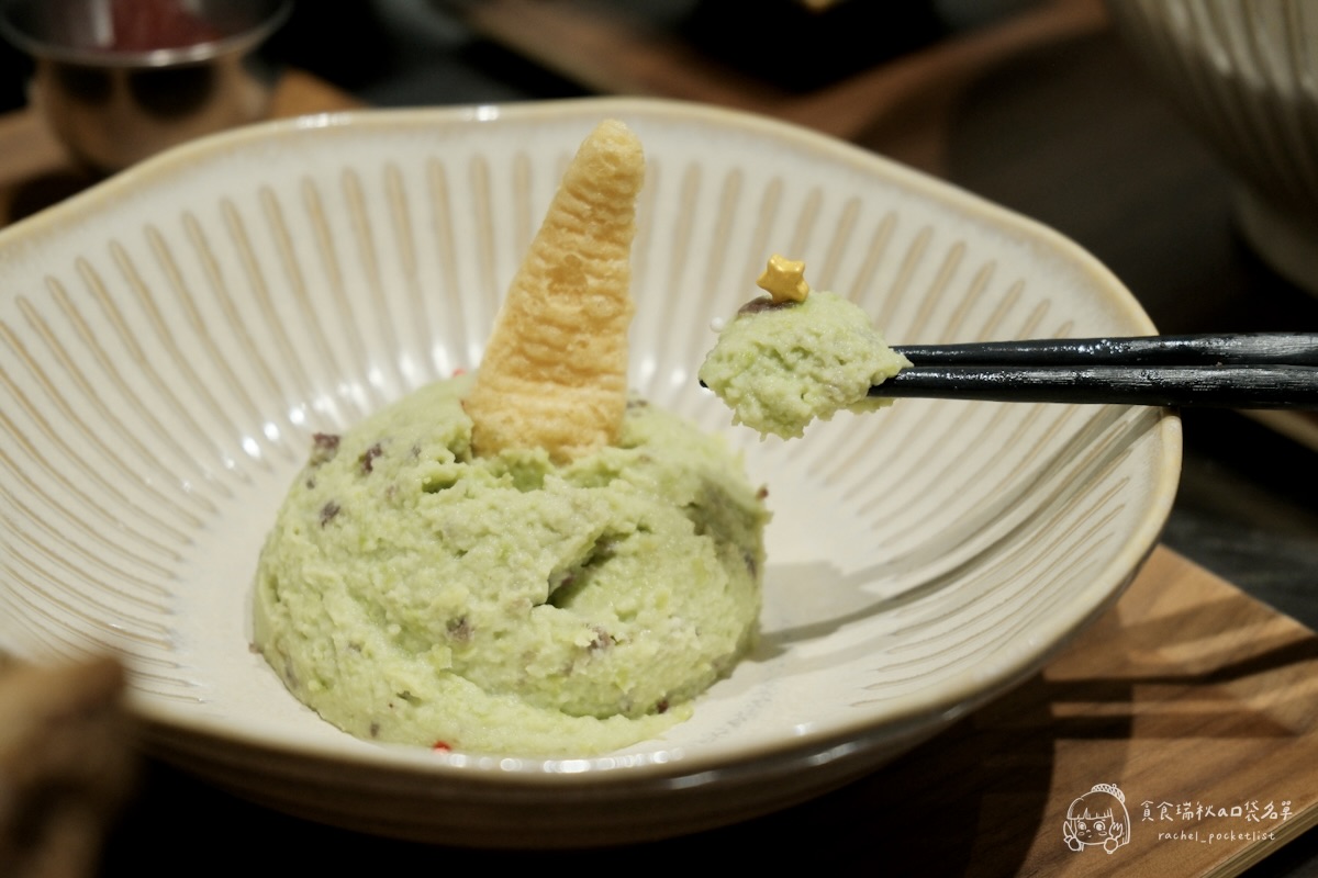 灣guán濃湯麵｜第五季黑白主題 冬季暖心新上線！藥燉豬腱腿紅麵線、白玉酸菜五花濃湯麵必點推薦