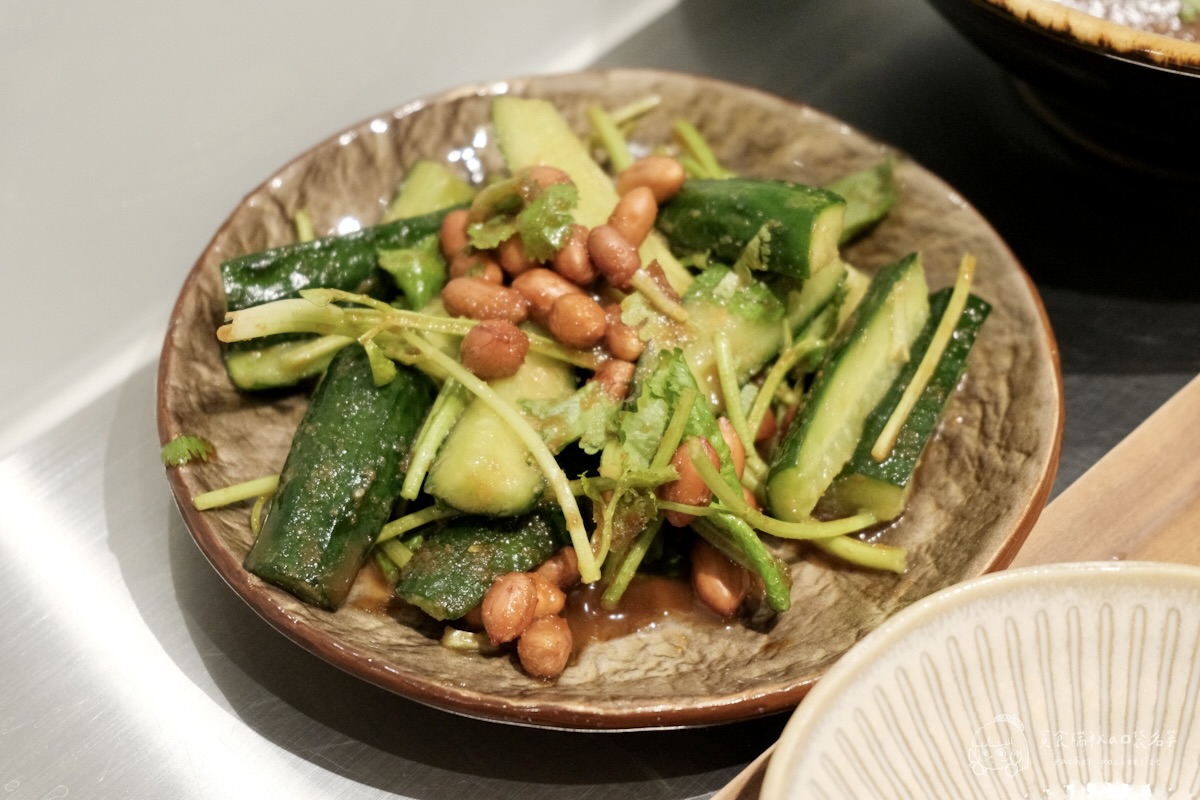 灣guán濃湯麵｜第五季黑白主題 冬季暖心新上線！藥燉豬腱腿紅麵線、白玉酸菜五花濃湯麵必點推薦