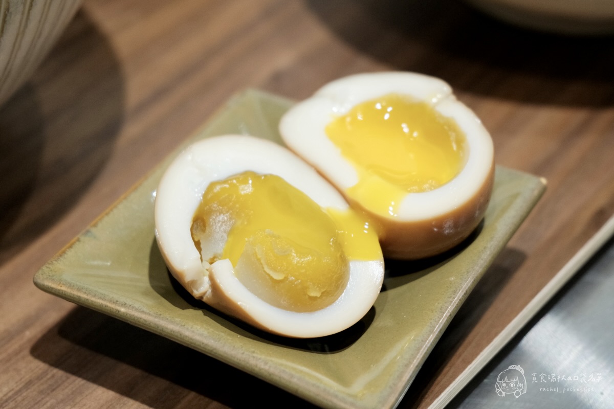 灣guán濃湯麵｜第五季黑白主題 冬季暖心新上線！藥燉豬腱腿紅麵線、白玉酸菜五花濃湯麵必點推薦