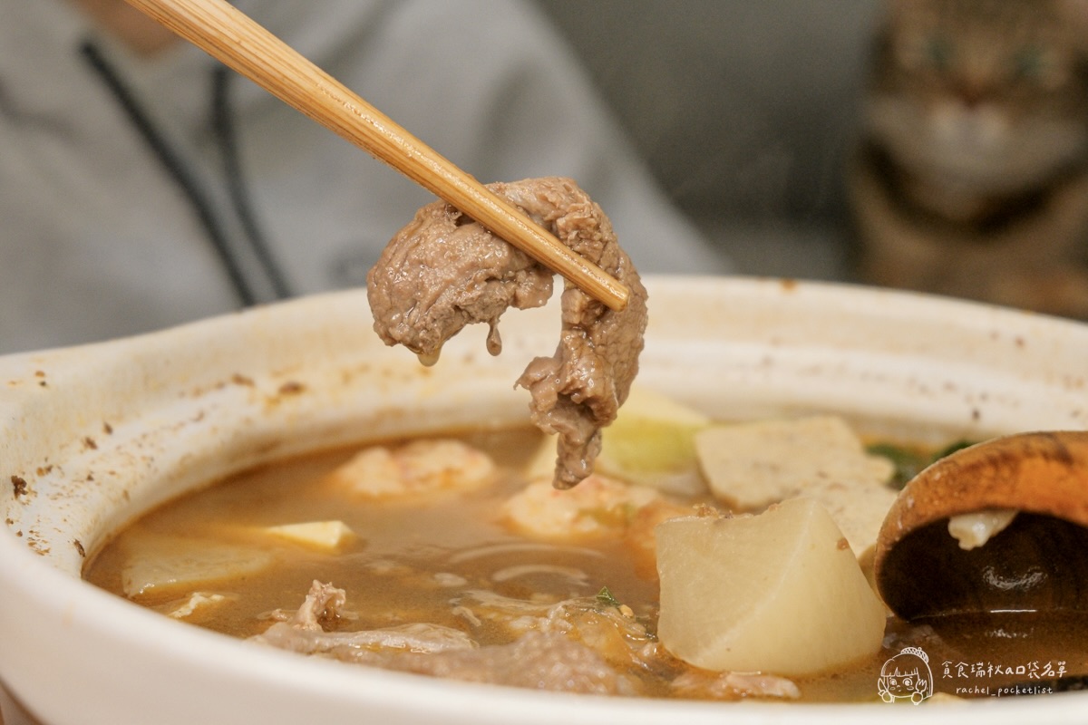 大鍋霸汕頭牛筋鍋+沙茶醬開箱｜8小時熬煮濃郁湯頭、滿滿筋肉真材實料超滿足！露營、居家必備的暖心即食鍋物