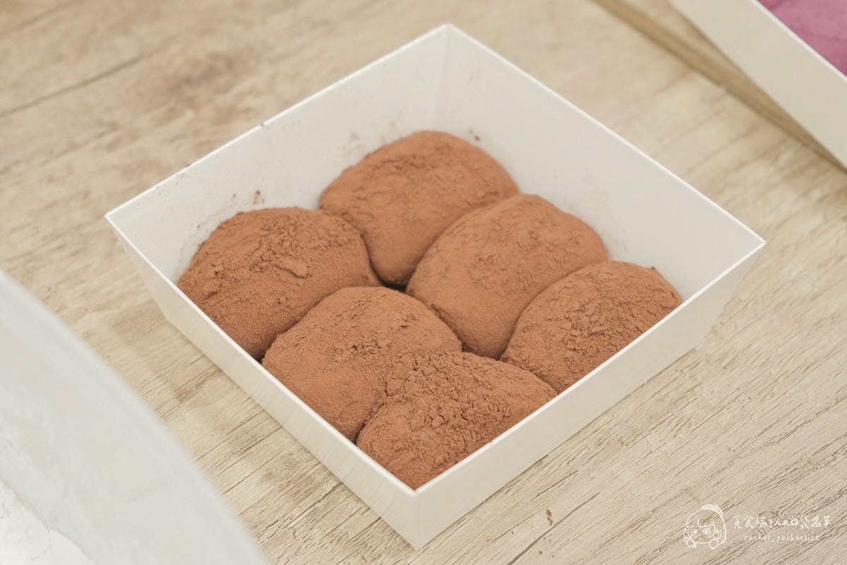 芳塢碼頭專業麻糬｜草莓季新品登場，手工現包爆餡超療癒！莓美椰綠豆、莓美紫薯、莓美雲朵必吃