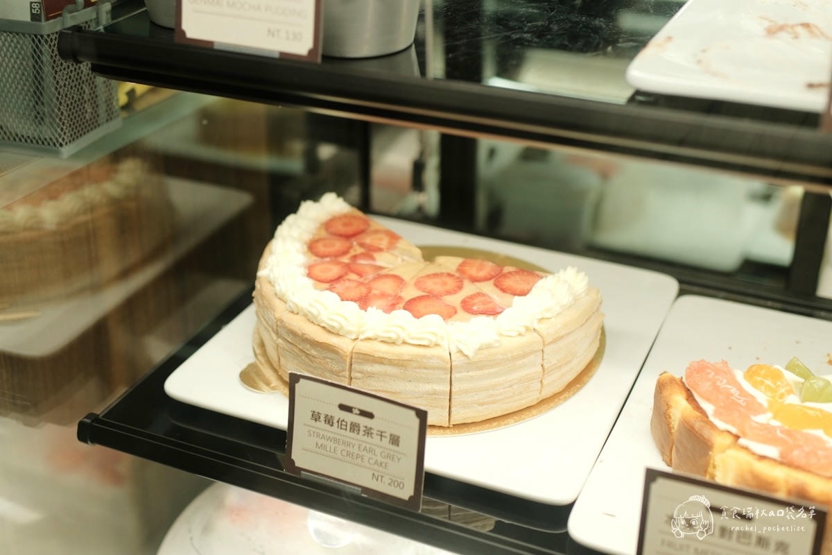 Celaffee Cafe｜摩登復古2.0全新登場｜雲朵棉花糖飲品+開心果提拉米蘇必點！台中勤美咖啡廳推薦