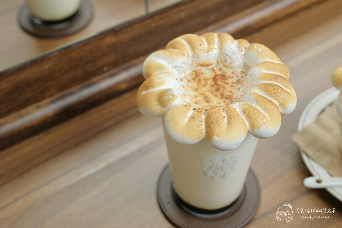 Celaffee Cafe｜摩登復古2.0全新登場｜雲朵棉花糖飲品+開心果提拉米蘇必點！台中勤美咖啡廳推薦
