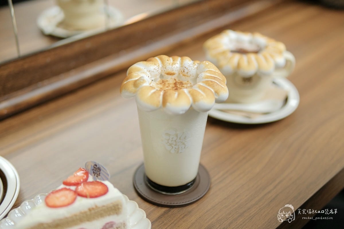 Celaffee Cafe｜摩登復古2.0全新登場｜雲朵棉花糖飲品+開心果提拉米蘇必點！台中勤美咖啡廳推薦