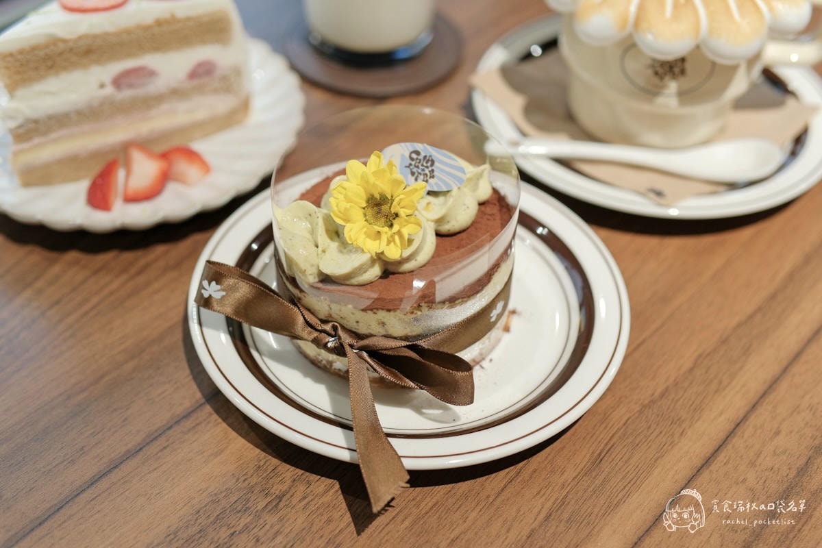 Celaffee Cafe｜摩登復古2.0全新登場｜雲朵棉花糖飲品+開心果提拉米蘇必點！台中勤美咖啡廳推薦
