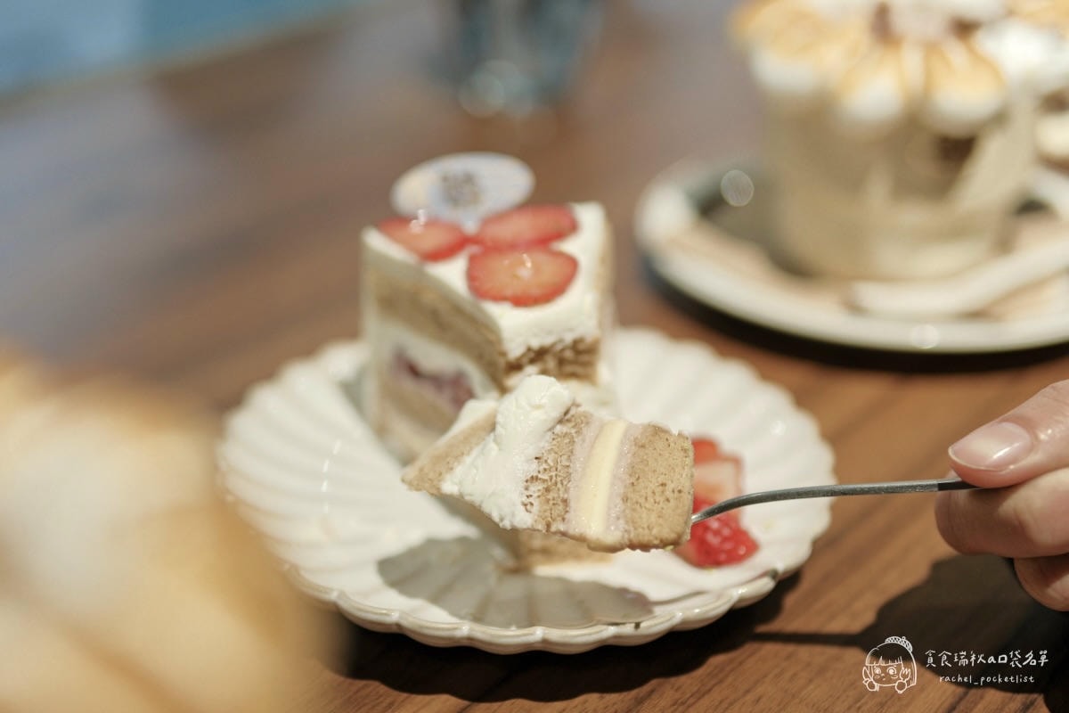 Celaffee Cafe｜摩登復古2.0全新登場｜雲朵棉花糖飲品+開心果提拉米蘇必點！台中勤美咖啡廳推薦