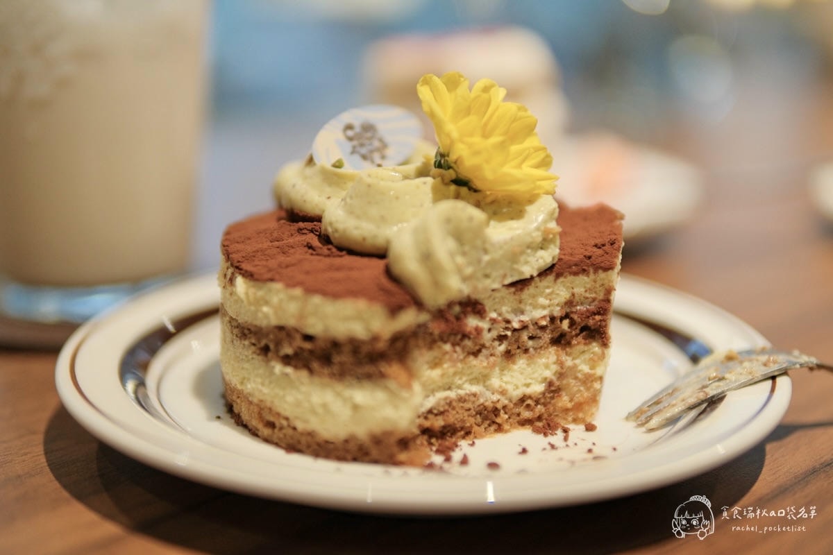 Celaffee Cafe｜摩登復古2.0全新登場｜雲朵棉花糖飲品+開心果提拉米蘇必點！台中勤美咖啡廳推薦