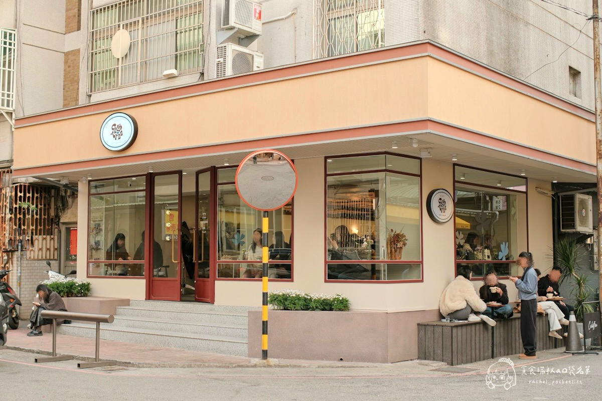 Celaffee Cafe｜摩登復古2.0全新登場｜雲朵棉花糖飲品+開心果提拉米蘇必點！台中勤美咖啡廳推薦