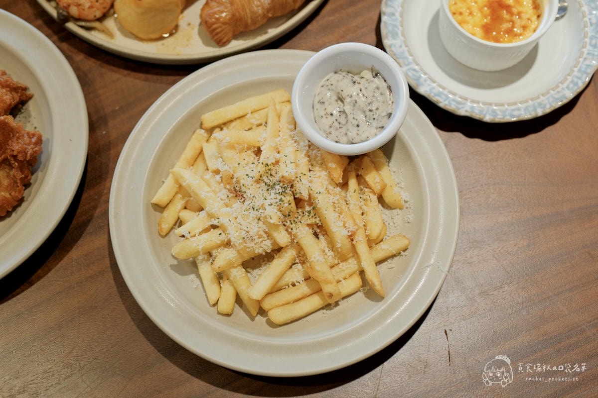 嶼里 With You｜台中東區人氣排隊早午餐！義大利麵、燉飯到甜點一次滿足的文青系餐廳