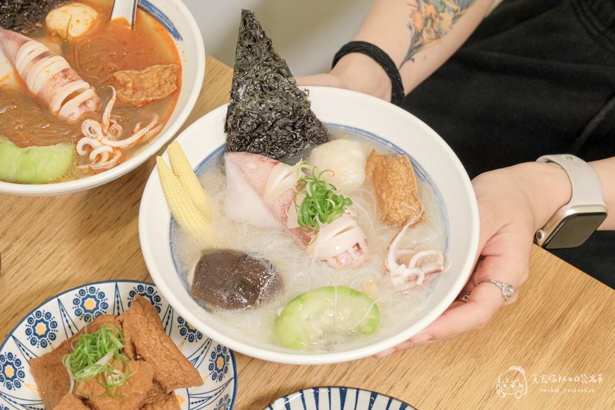 小捲日記|漁港直送整尾小卷米粉!配料滿到看不到底,搭配雞湯湯底鮮甜到不行!台中科博館美食 - 第15張圖 小捲日記|漁港直送整尾小卷米粉!配料滿到看不到底,搭配雞湯湯底鮮甜到不行!台中科博館美食