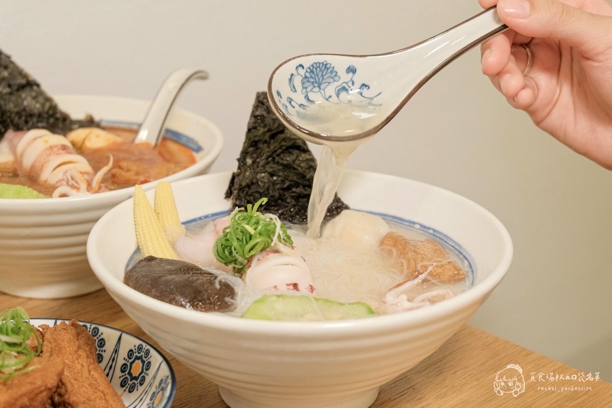 小捲日記|漁港直送整尾小卷米粉!配料滿到看不到底,搭配雞湯湯底鮮甜到不行!台中科博館美食 - 第18張圖 小捲日記|漁港直送整尾小卷米粉!配料滿到看不到底,搭配雞湯湯底鮮甜到不行!台中科博館美食