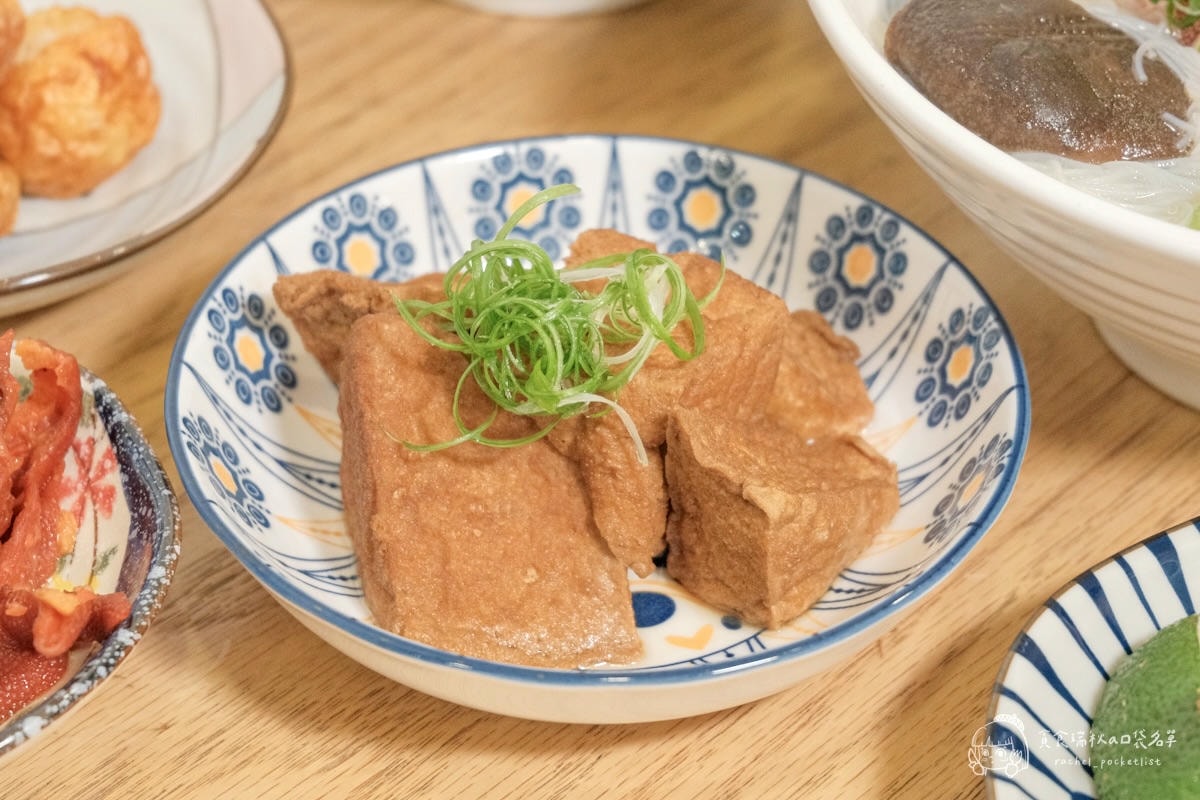 小捲日記｜漁港直送整尾小卷米粉！配料滿到看不到底，搭配雞湯湯底鮮甜到不行！台中科博館美食