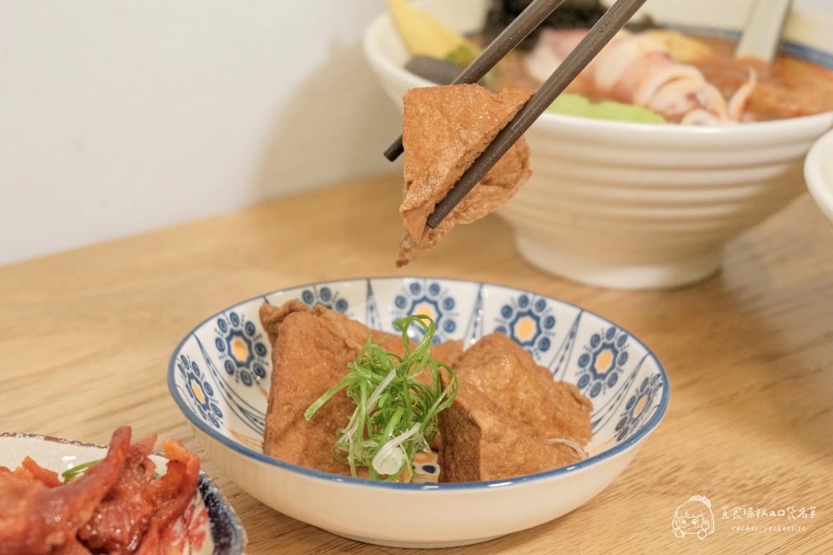 小捲日記|漁港直送整尾小卷米粉!配料滿到看不到底,搭配雞湯湯底鮮甜到不行!台中科博館美食 - 第26張圖 小捲日記|漁港直送整尾小卷米粉!配料滿到看不到底,搭配雞湯湯底鮮甜到不行!台中科博館美食