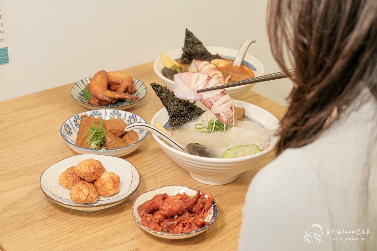 小捲日記|漁港直送整尾小卷米粉!配料滿到看不到底,搭配雞湯湯底鮮甜到不行!台中科博館美食 - 第33張圖 小捲日記|漁港直送整尾小卷米粉!配料滿到看不到底,搭配雞湯湯底鮮甜到不行!台中科博館美食