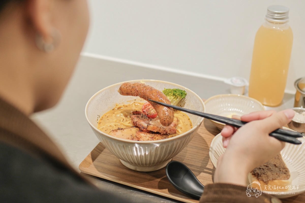 灣guán濃湯麵｜第六季在地特色菜單登場！美式復古風格濃湯麵一吃愛上！台中勤美美食推薦