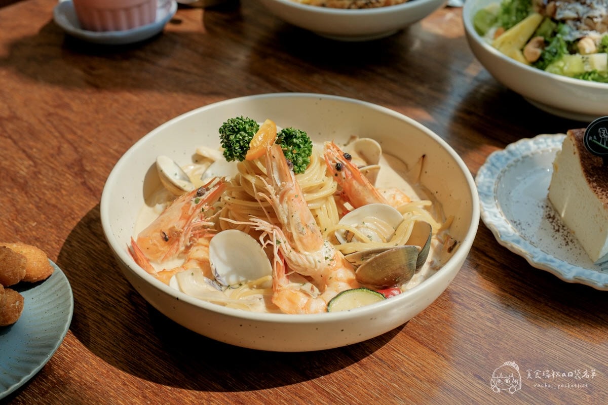 食久茶事｜台中大里早午餐推薦！玻璃貨櫃屋咖啡廳 早午餐義大利麵、甜點飲品一次滿足