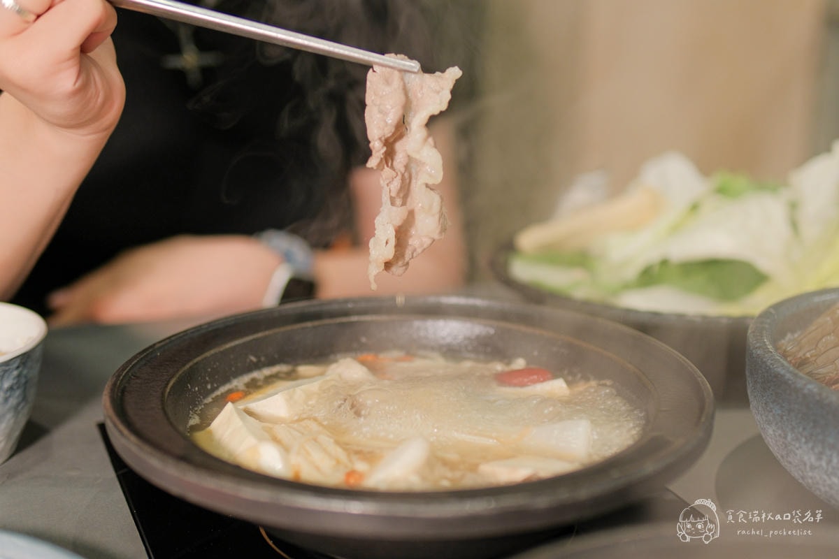 阿米石頭火鍋｜台中石頭火鍋推薦，韓團應援風格~整罐紅標米酒鍋超過癮！自助吧冰品飲料無限享用~