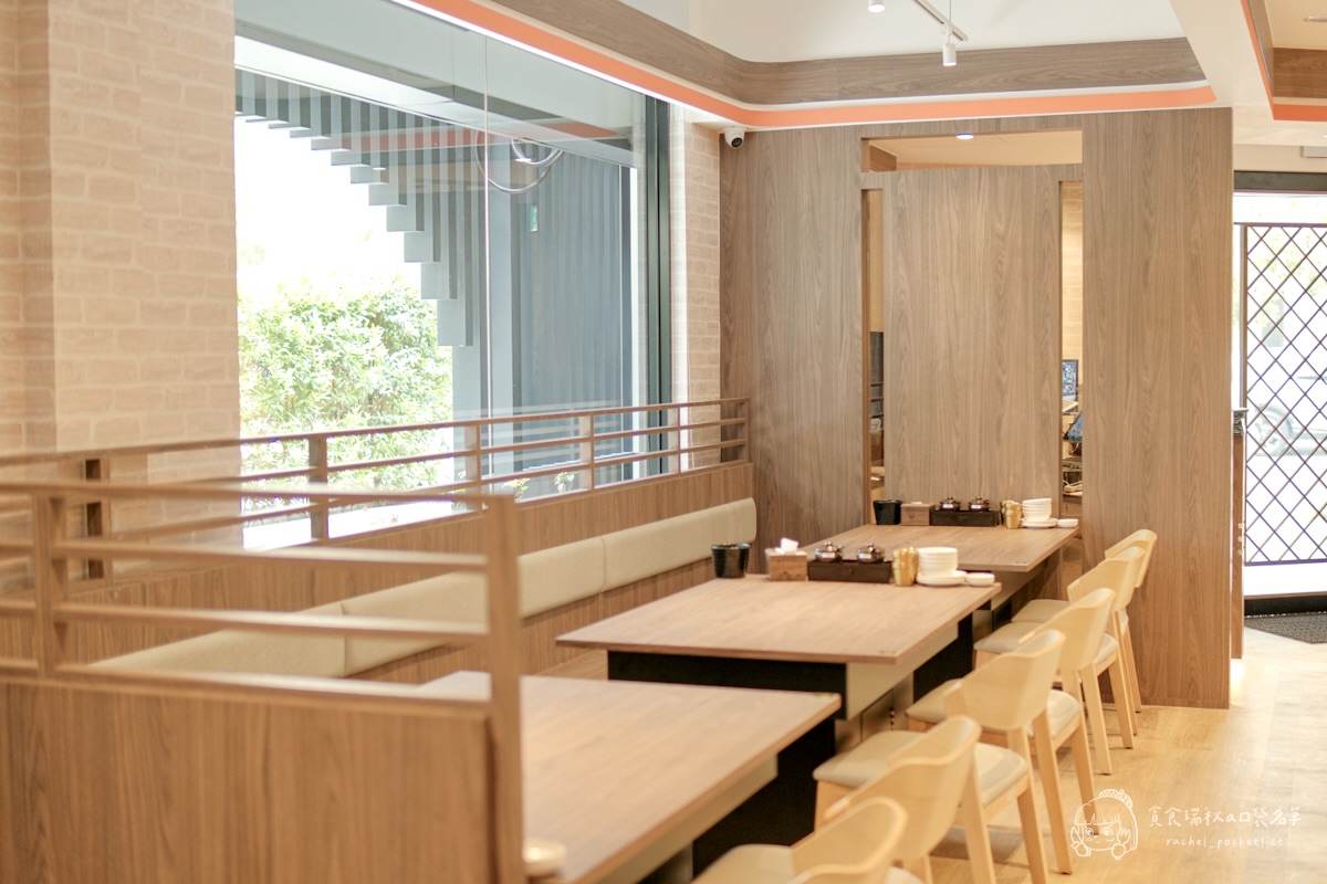 百年土種蔘雞湯 台中文心店｜米其林指南連三年入選的弘大人氣蔘雞湯！海外首店來台中啦！鮮土雞燉湯暖胃又滋補