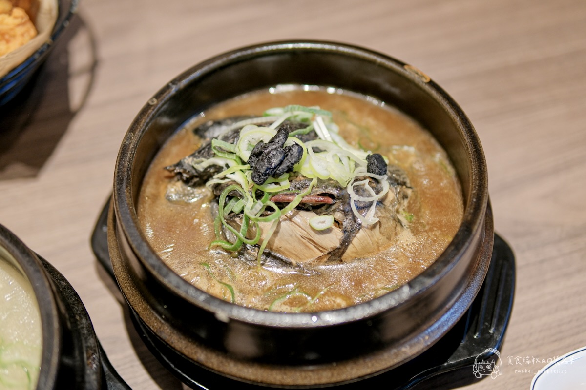 百年土種蔘雞湯 台中文心店|米其林指南連三年入選的弘大人氣蔘雞湯!海外首店來台中啦!鮮土雞燉湯暖胃又滋補 - 第31張圖 百年土種蔘雞湯 台中文心店|米其林指南連三年入選的弘大人氣蔘雞湯!海外首店來台中啦!鮮土雞燉湯暖胃又滋補