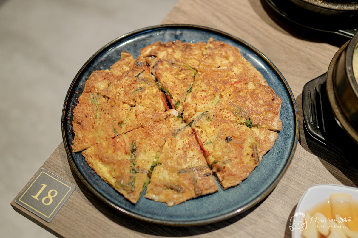 百年土種蔘雞湯 台中文心店｜米其林指南連三年入選的弘大人氣蔘雞湯！海外首店來台中啦！鮮土雞燉湯暖胃又滋補